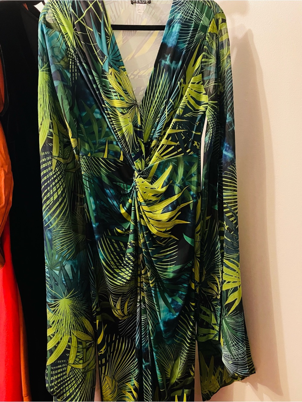 VENUS Green Tropical-Print Twist-Front Long-Sleeve Tunic